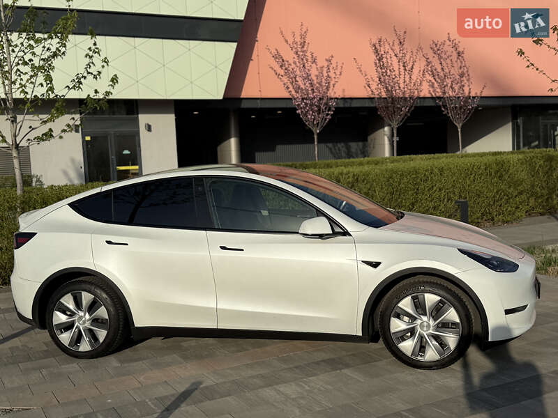 Внедорожник / Кроссовер Tesla Model Y 2023 в Киеве