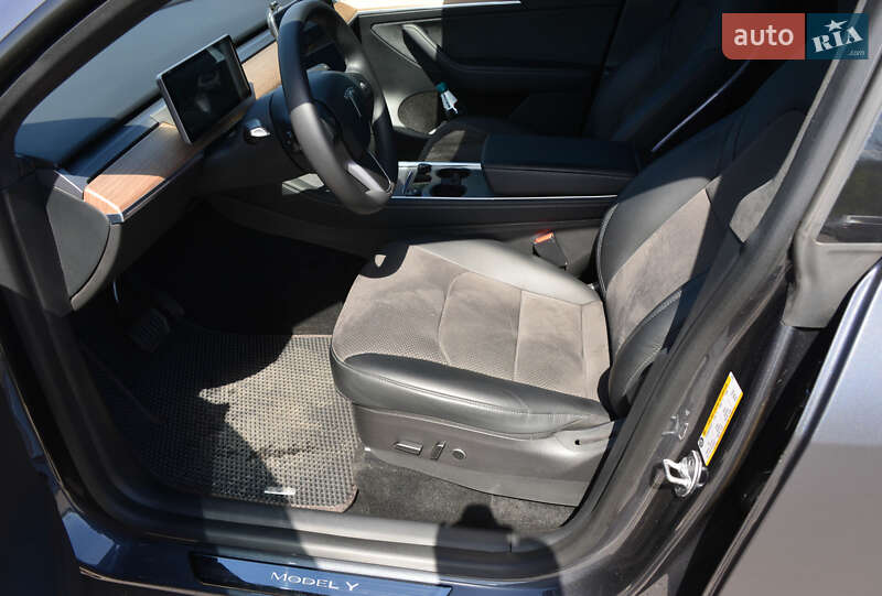Внедорожник / Кроссовер Tesla Model Y 2022 в Полтаве
