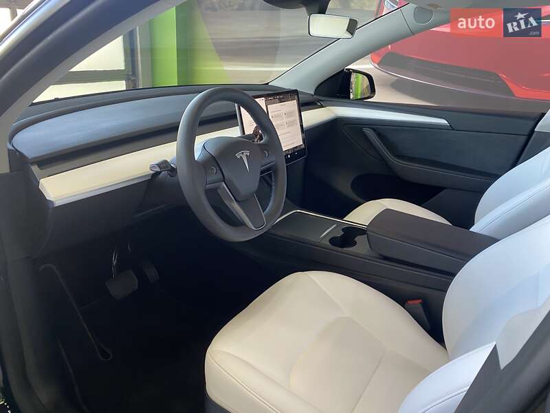 Позашляховик / Кросовер Tesla Model Y 2024 в Києві