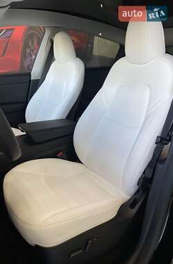 Внедорожник / Кроссовер Tesla Model Y 2024 в 