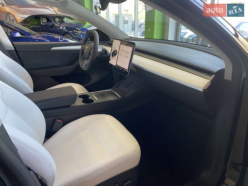 Позашляховик / Кросовер Tesla Model Y 2024 в Києві