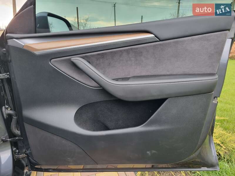 Внедорожник / Кроссовер Tesla Model Y 2023 в Новомосковске