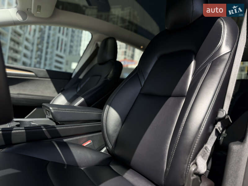 Внедорожник / Кроссовер Tesla Model Y 2022 в Киеве