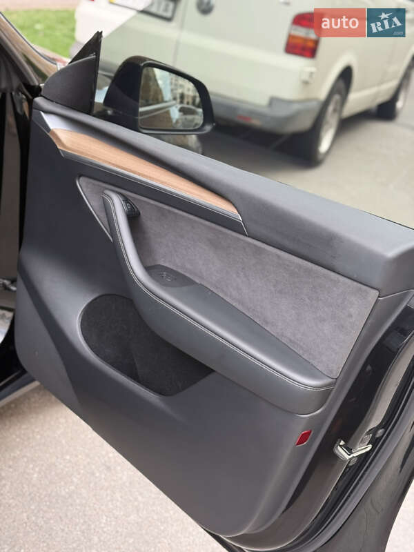 Позашляховик / Кросовер Tesla Model Y 2022 в Києві фото 24 Позашляховик / Кросовер Tesla Model Y 2022 в Києві