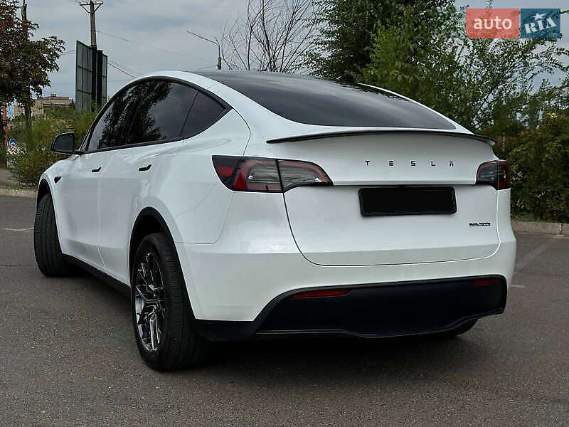 Внедорожник / Кроссовер Tesla Model Y 2023 в Киеве