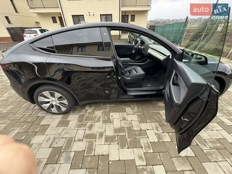 Позашляховик / Кросовер Tesla Model Y 2020 в Чернівцях