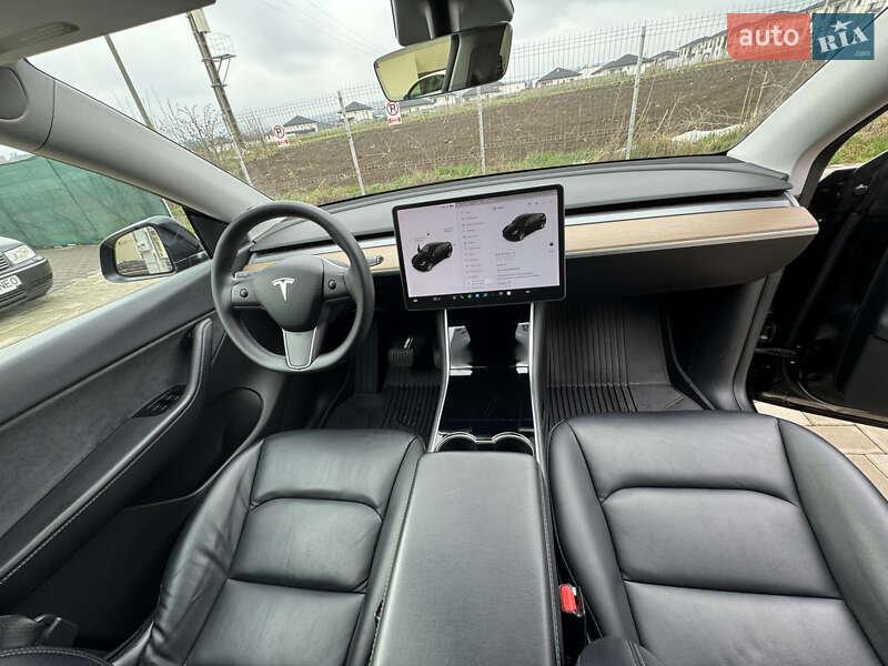 Позашляховик / Кросовер Tesla Model Y 2020 в Чернівцях