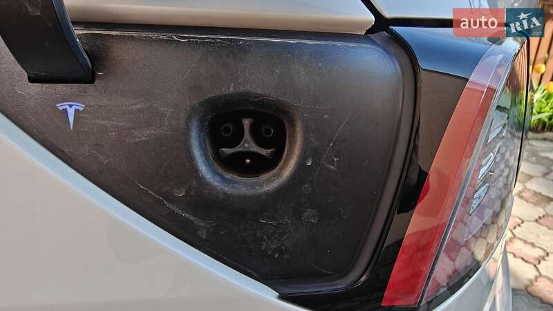 Внедорожник / Кроссовер Tesla Model Y 2021 в Львове