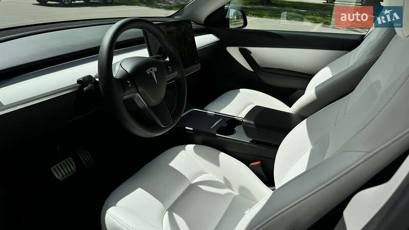Позашляховик / Кросовер Tesla Model Y 2021 в Ужгороді