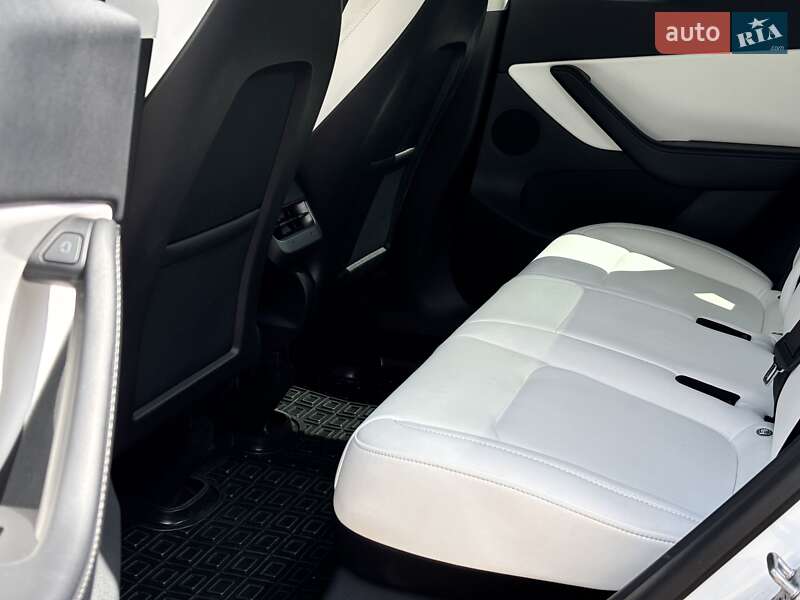 Внедорожник / Кроссовер Tesla Model Y 2022 в Киеве