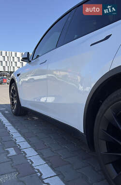 Внедорожник / Кроссовер Tesla Model Y 2024 в 