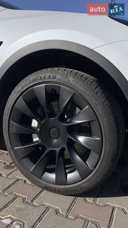 Внедорожник / Кроссовер Tesla Model Y 2024 в Одессе