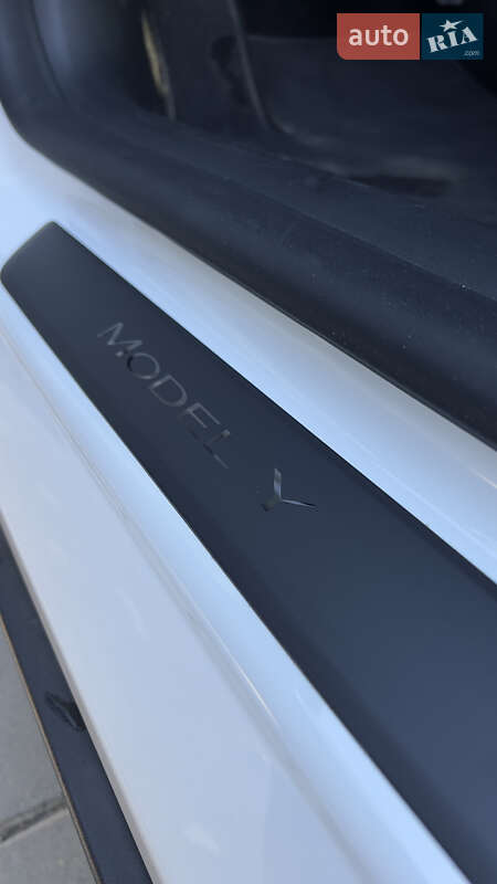 Внедорожник / Кроссовер Tesla Model Y 2024 в Одессе