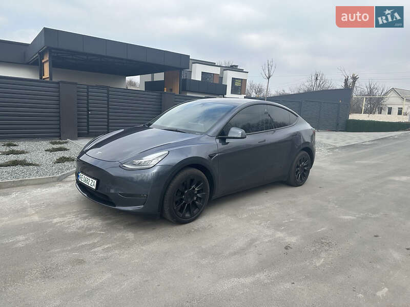 Tesla Model Y 2023