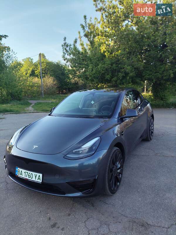Позашляховик / Кросовер Tesla Model Y 2023 в 