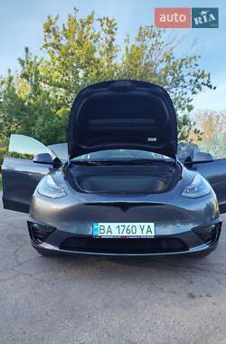 Позашляховик / Кросовер Tesla Model Y 2023 в 