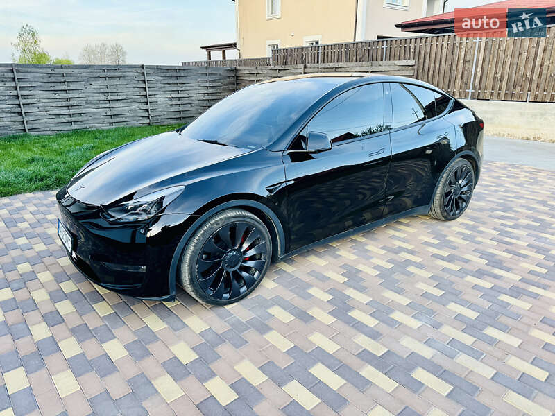 Внедорожник / Кроссовер Tesla Model Y 2023 в Киеве