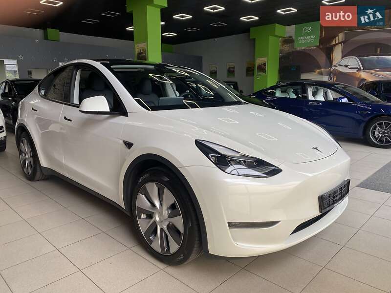Tesla Model Y 2023