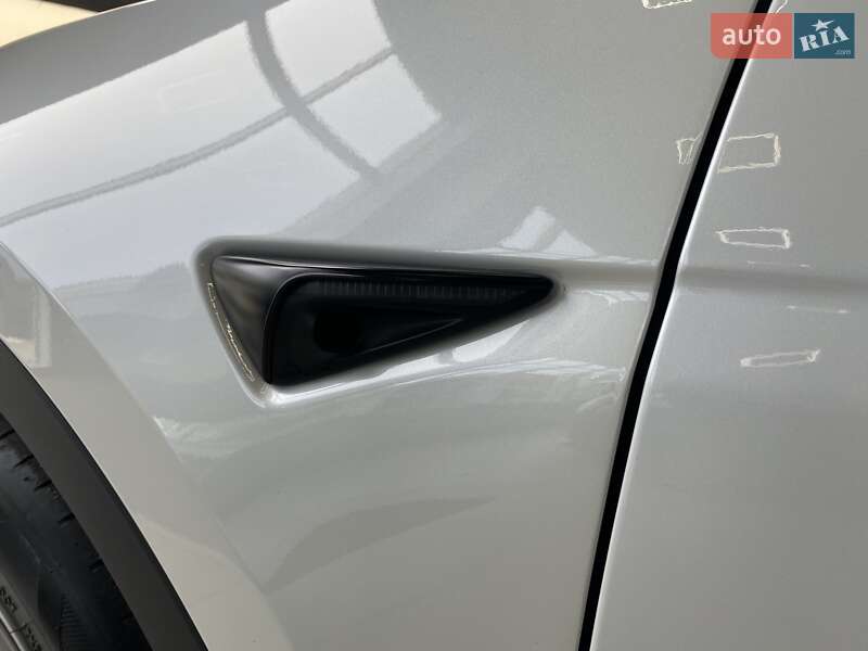 Внедорожник / Кроссовер Tesla Model Y 2023 в Киеве