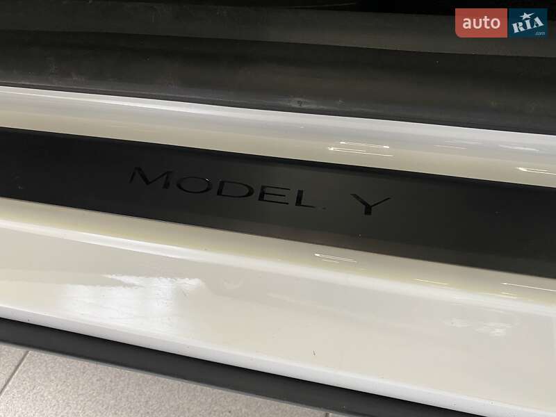 Внедорожник / Кроссовер Tesla Model Y 2023 в Киеве