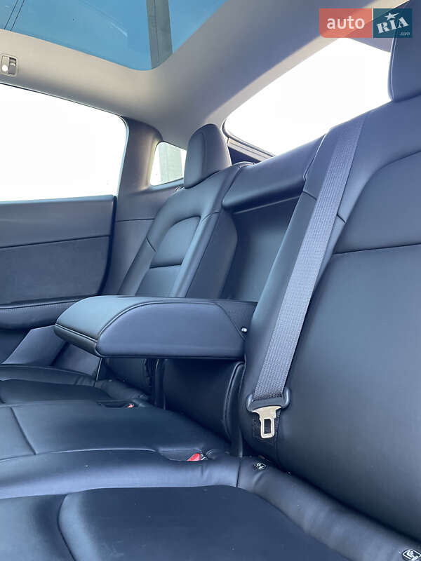 Внедорожник / Кроссовер Tesla Model Y 2020 в Киеве
