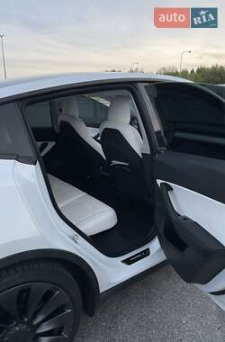 Позашляховик / Кросовер Tesla Model Y 2021 в 