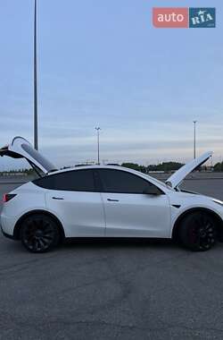 Позашляховик / Кросовер Tesla Model Y 2021 в 
