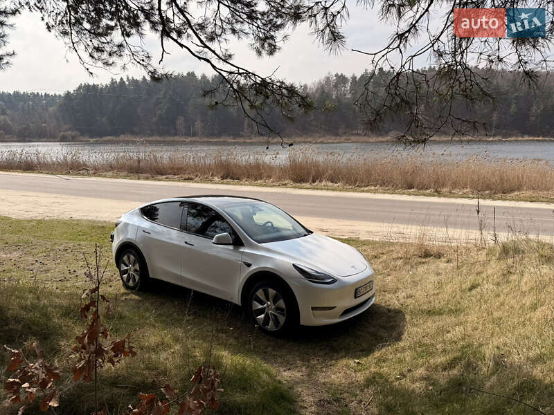 Tesla Model Y 2023
