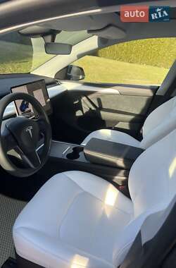 Внедорожник / Кроссовер Tesla Model Y 2024 в 