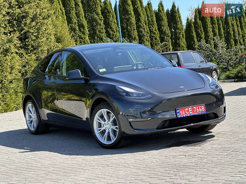 Позашляховик / Кросовер Tesla Model Y 2024 в 