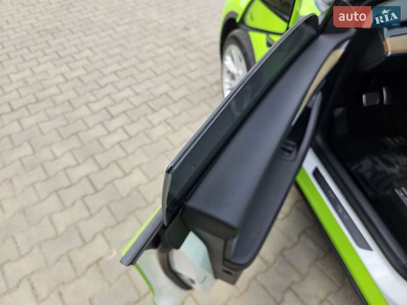 Позашляховик / Кросовер Tesla Model Y 2023 в Трускавці