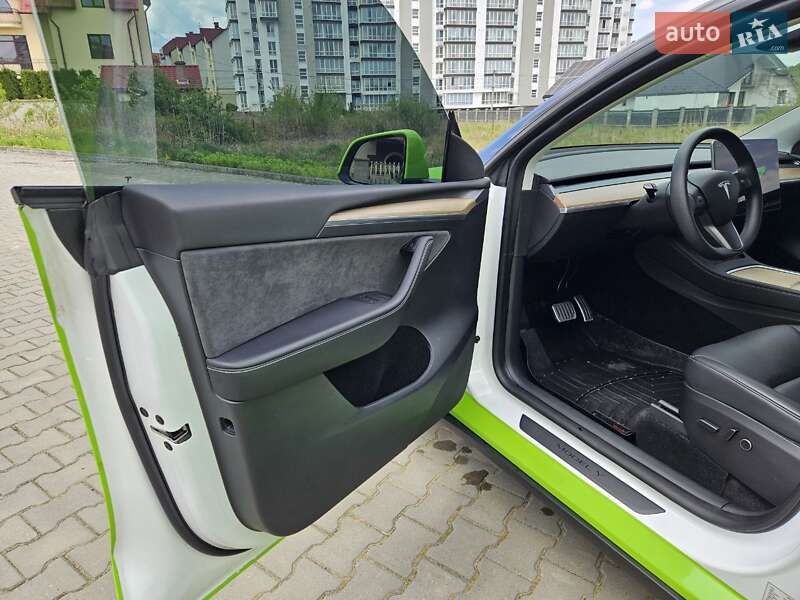 Позашляховик / Кросовер Tesla Model Y 2023 в Трускавці