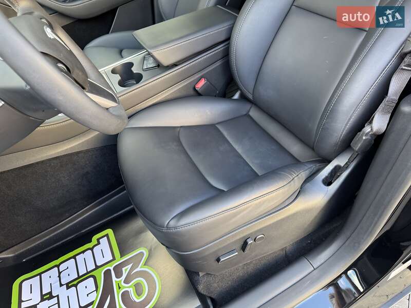 Внедорожник / Кроссовер Tesla Model Y 2023 в Киеве
