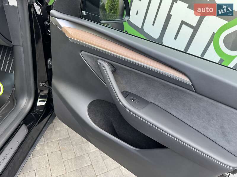 Внедорожник / Кроссовер Tesla Model Y 2023 в Киеве