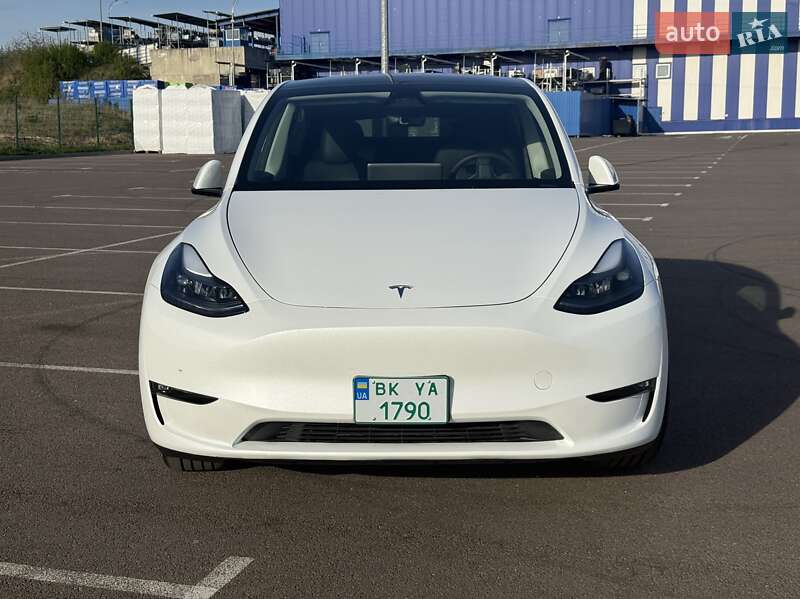 Внедорожник / Кроссовер Tesla Model Y 2024 в Ровно