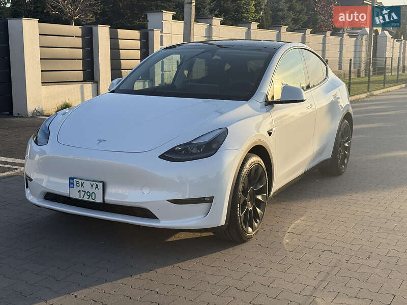 Внедорожник / Кроссовер Tesla Model Y 2024 в Ровно