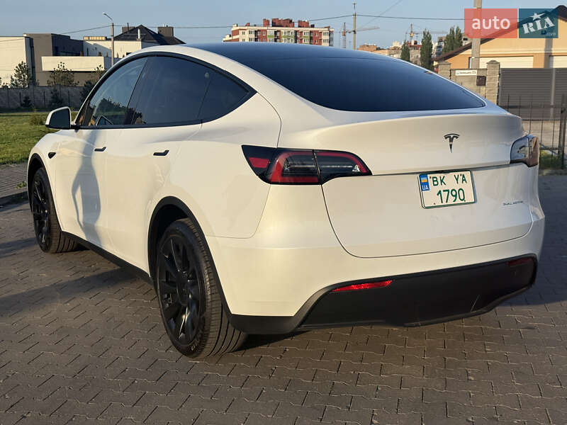Внедорожник / Кроссовер Tesla Model Y 2024 в Ровно