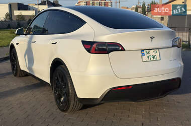 Внедорожник / Кроссовер Tesla Model Y 2024 в 