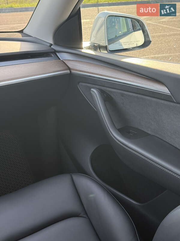 Внедорожник / Кроссовер Tesla Model Y 2024 в Ровно