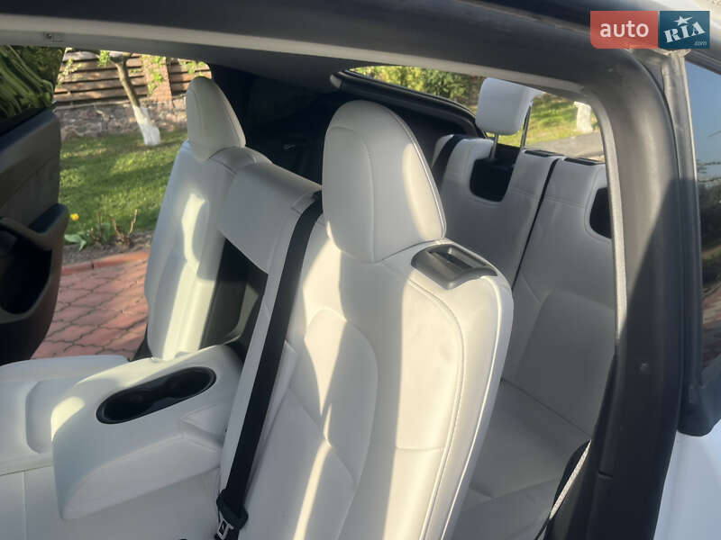 Внедорожник / Кроссовер Tesla Model Y 2023 в Киеве