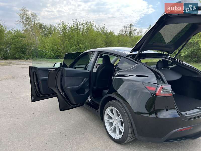Внедорожник / Кроссовер Tesla Model Y 2023 в Киеве