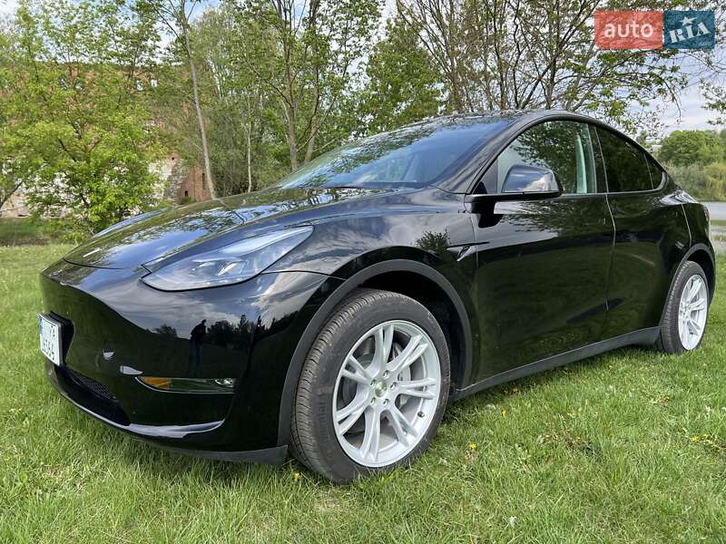 Внедорожник / Кроссовер Tesla Model Y 2023 в Киеве