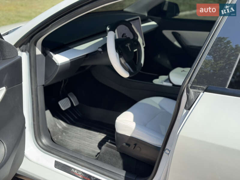 Позашляховик / Кросовер Tesla Model Y 2020 в Кривому Розі