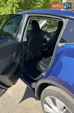 Внедорожник / Кроссовер Tesla Model Y 2024 в 