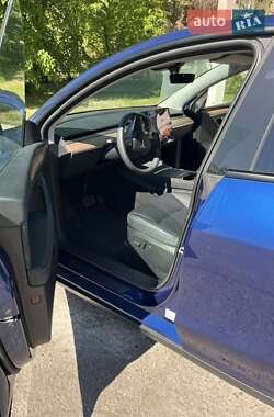 Внедорожник / Кроссовер Tesla Model Y 2024 в 