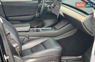 Внедорожник / Кроссовер Tesla Model Y 2021 в 