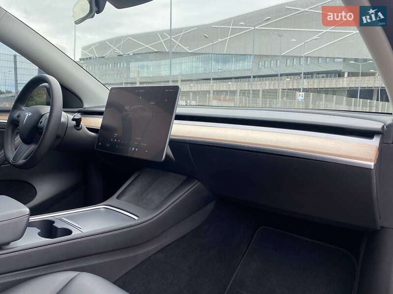 Внедорожник / Кроссовер Tesla Model Y 2023 в Львове