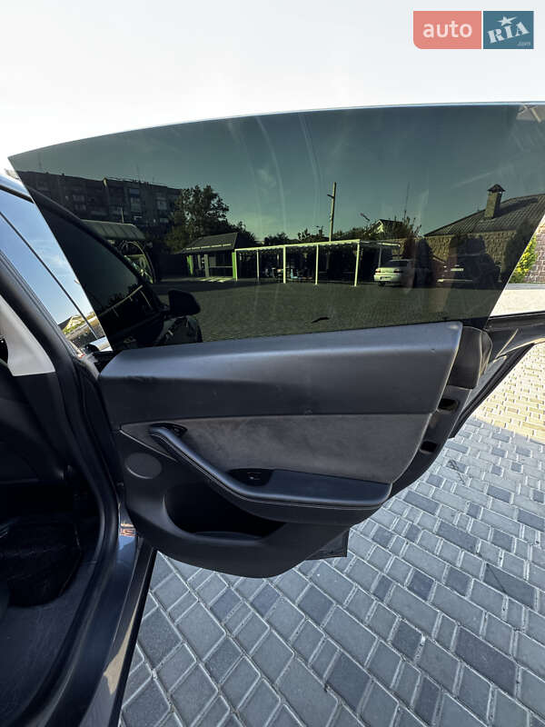 Внедорожник / Кроссовер Tesla Model Y 2020 в Киеве