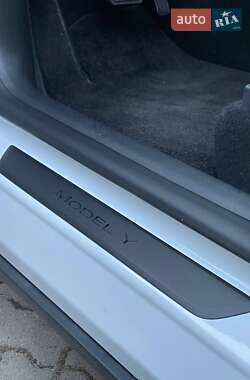 Внедорожник / Кроссовер Tesla Model Y 2021 в 