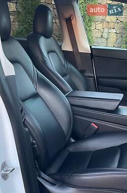 Внедорожник / Кроссовер Tesla Model Y 2021 в 